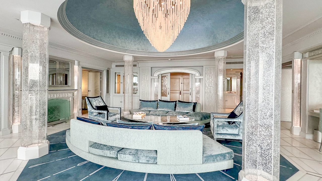 Disneyland Hotel Paris Frozen Royal Suite